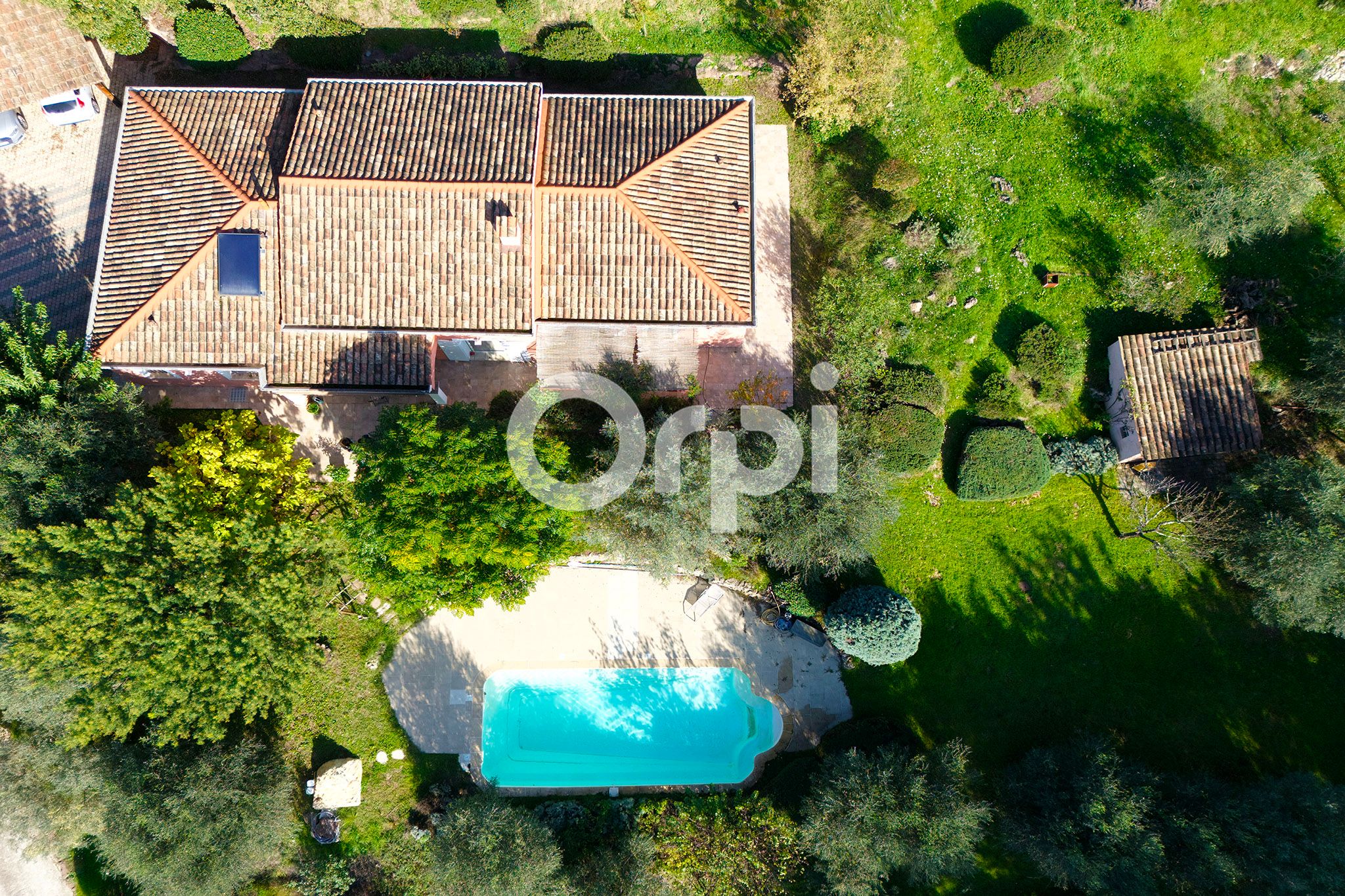 MAISON DE PLAIN PIED - PISCINE - 3 CHAMBRES - DOUBLE GARAGE + CARPORT - FONCTIONNELLE