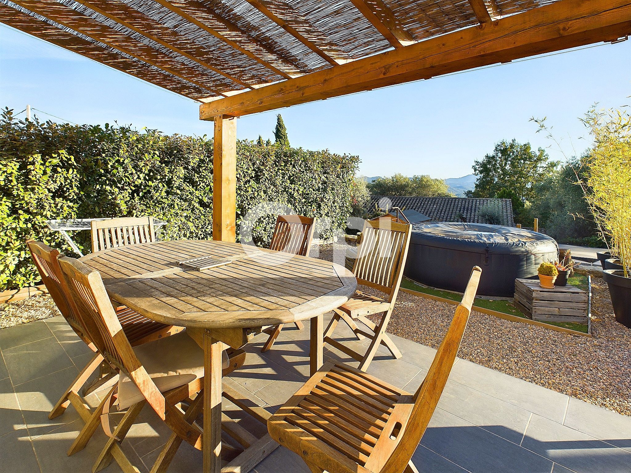 MAISON RÉCENTE AUCUN TRAVAUX À PRÉVOIR - ESPACE EXTÉRIEUR AVEC  TERRASSE, JACUZZI ET PISCINE HORS SOL - RELIÉE AU TOUT À L'ÉGOUT - 4 CHAMBRES